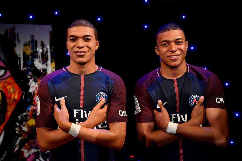 Mbappe được dựng tượng sáp ở tuổi 19
